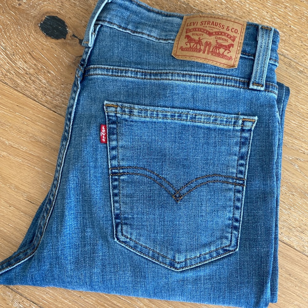 LEVI’S 725 High Rise Bootcut Distressed 8/29 (like new!) - Picture 14 of 14